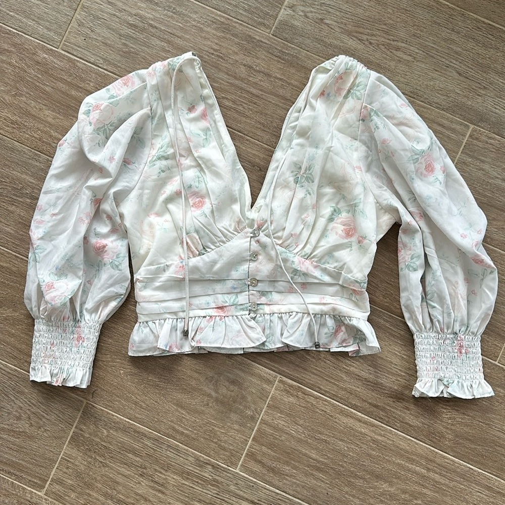 ACOA Floral Ruffle V Neck Crop Blouse